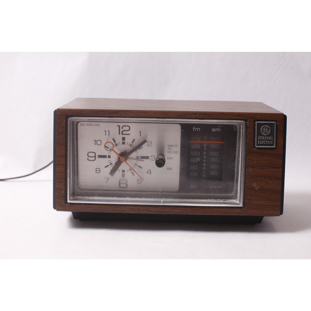 1980s General Electric Analog Alarm Clock Radio AM/FM Bedside ~ 260420-WH 1082